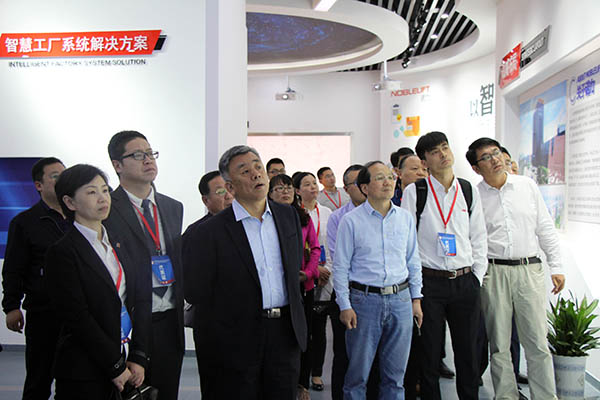 智能自动导引运输车