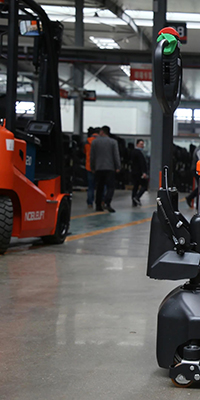 电动平衡重叉车