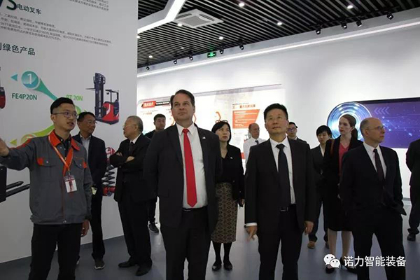 搬运机器人 搬运机器人