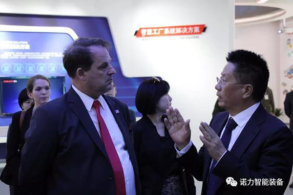 搬运机器人 搬运机器人